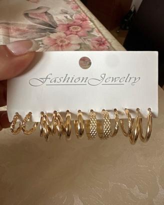 6 paia di orecchini color oro