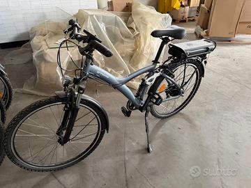 BICI ELETTRICA TREKKING
