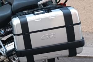 Bauletti GIVI trekker 46lt  più telaietti per bmw