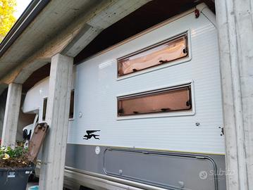 Camper mansardato