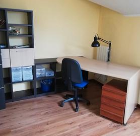 Libreria e scrivania