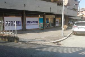LOCALE AD USO COMMERCIALE 300 Mq