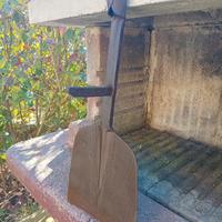 Antico taglia fieno in ferro battuto 