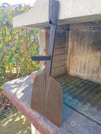 Antico taglia fieno in ferro battuto 