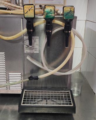 Erogatore,macchina acqua frizzante fredda,. 