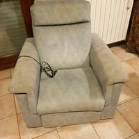 Poltrona relax con alzata assistita