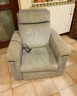 Poltrona relax con alzata assistita
