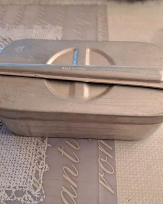 sterilizzatore e siringa in vetro vintage