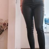 Jeans di finta pelle