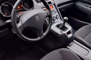 PEUGEOT 5008 1.6 HDi 115CV Business