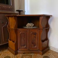 Piccola credenza in legno vintage