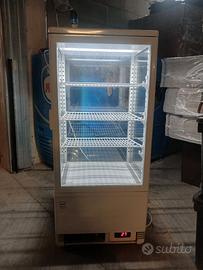 Veteina verticale refriggerata con illuminazione
