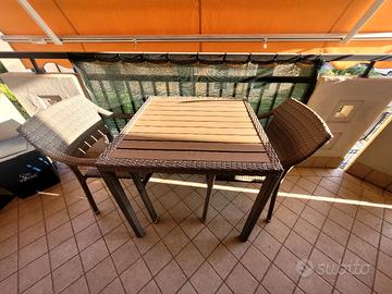 tavolo giardino con 2 sedie 