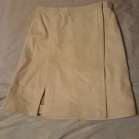 Gonna corta in pelle bianca