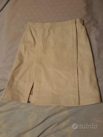 Gonna corta in pelle bianca