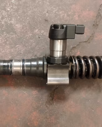 VW Audi 2,0 TDI Iniettore Carburante 03G130073T 03