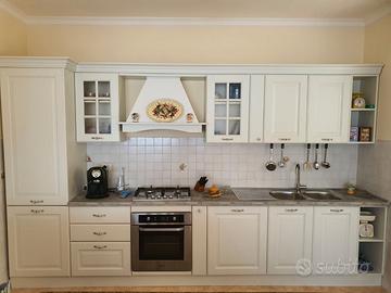 CUCINA LINEARE IN LEGNO