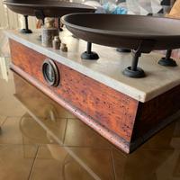 Antica bilancia a due piatti