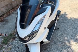 Scooter Honda PCX 125 2L /100 km