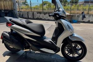 Beverly 400 S