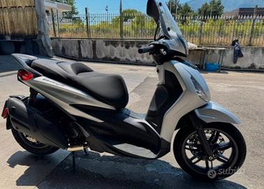 Beverly 400 S