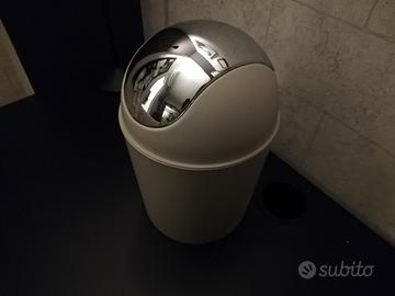 Cestino gettacarte con coperchio basculante