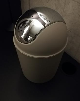 Cestino gettacarte con coperchio basculante
