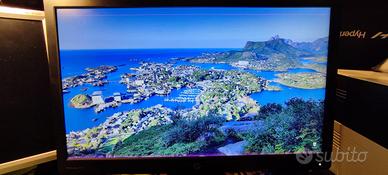 2 monitor 19" e 23" a 30€