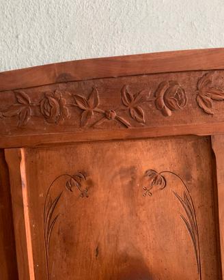 2 letti singoli in legno decorato vintage