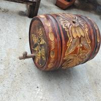 piccola botte dipinta a mano