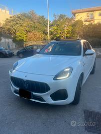 Maserati GrecaleGT Ibrida tetto panoramic elettric