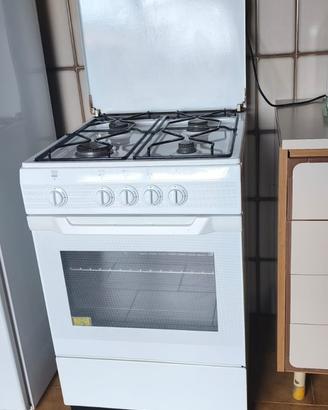 Cucina Ariston a gas 4 fuochi e forno