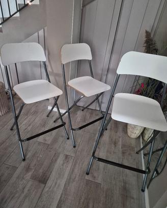 3 sgabelli bar di Ikea bianchi
