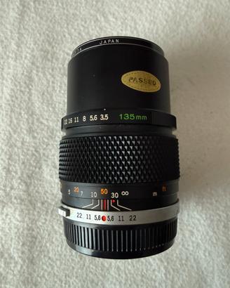 Olympus Zuiko 135mm F3.5 con custodia