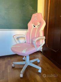 Sedia comoda da scrivania ragazza rosa