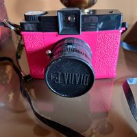 Macchina fotografica analogica Diana con flash