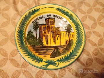 2 piatti decorativi in ceramica dipinti a mano