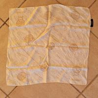 Foulard Guess varie misure, vari colori. 