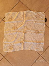 Foulard Guess varie misure, vari colori. 