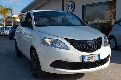 Lancia Ypsilon 1.0 firefly 70CV hybrid Oro S&S Uff