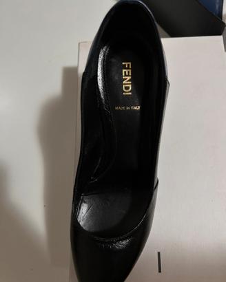 Due scarpe , Uno Fendi ed altro Voile Blanche
