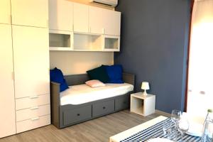 Monolocale con due balconi