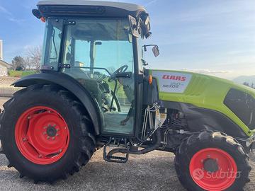 Trattore claas modello nexos 240vl