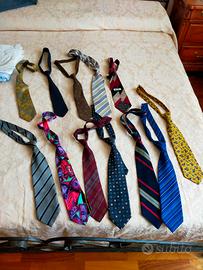 12 cravatte - (per l'uomo elegante )