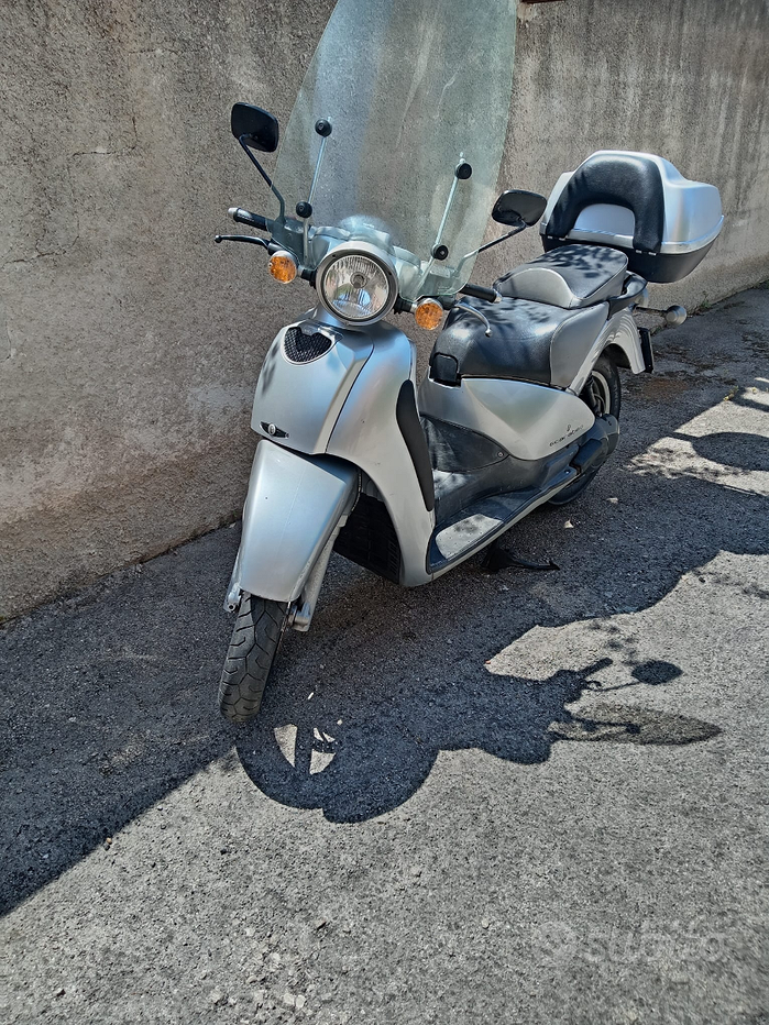 Aprilia Scarabeo 200 usata in vendita in Puglia
