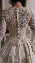 Abito da sposa in mikado di seta e bolero in pizzo