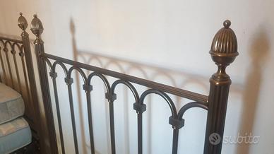 Coppia di letti singoli in ferro battuto vintage