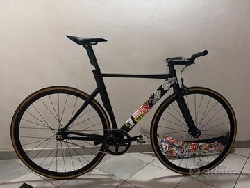 Scatto Fisso Aventon