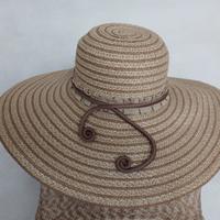 Cappello Tesa larga con bagliori dorati e decoro