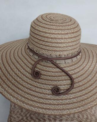 Cappello Tesa larga con bagliori dorati e decoro